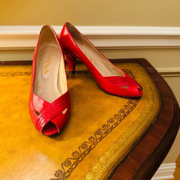 NINA Vintage Womens Red All Leather Peep Toe Heel Pumps Size 8 Made in Spain - Picture 1 of 12